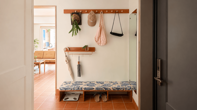 Small Entryway Ideas for Renters: 10 Setups That Actually Fit